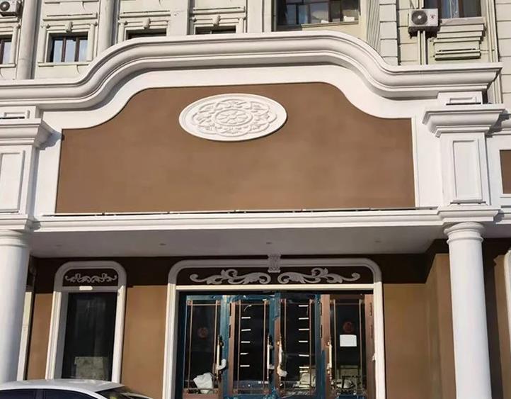 安裝外墻GRC線條后墻面是否需要灑水濕潤？